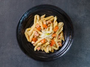 Salmon & leek pennes