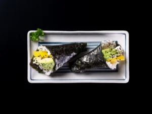 Avocado, cream cheese, cucumber & daikon